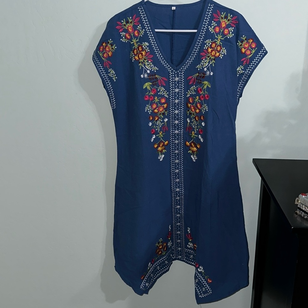 Beautiful blue floral dress. NWOT. Size large.